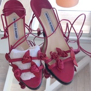 ManoloBlahnik Sexy high heel sandal with  pinky rose bud appliqué high ankle tie